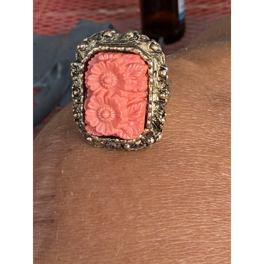 Size 8 Vtg Costume Jewelry Cocktail Ring Coral Colored Carved Floral Flower #417